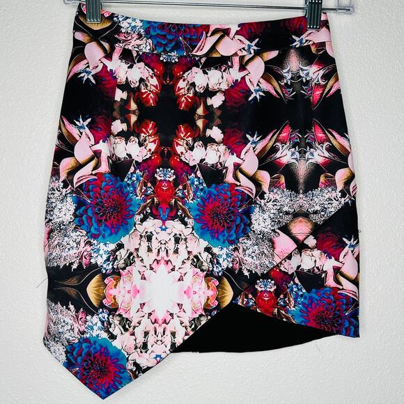 NWT Lovers + Friends Kaleidoscope Floral Asymmetrical Mini Skirt XS - Picture 1 of 12
